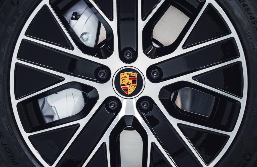 Колеса Porsche Taycan Turbo 2019 года  (WW) (фото 20 из 43)